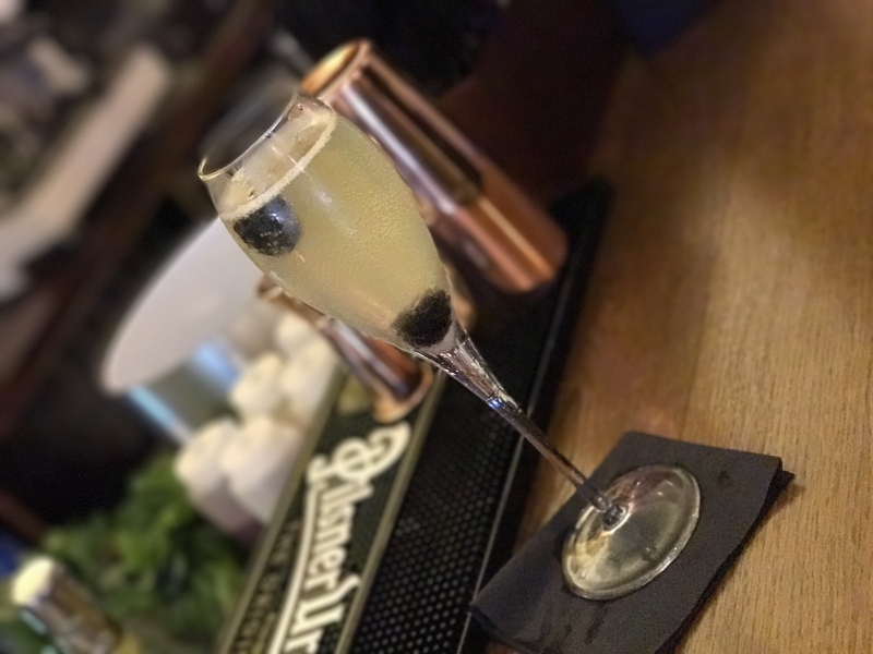 20173003 Blue Lobster Fizzy Cocktail
