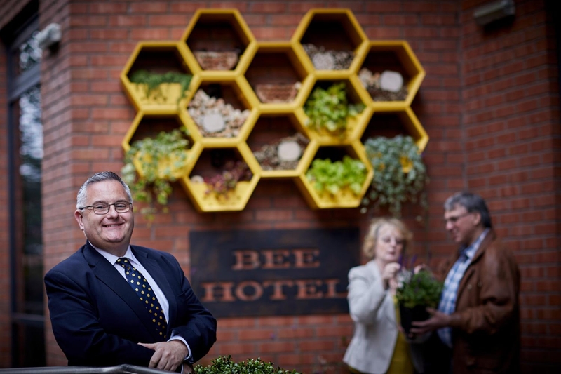 20172609 Jurys Inn Manchester Bee Happy Hotel
