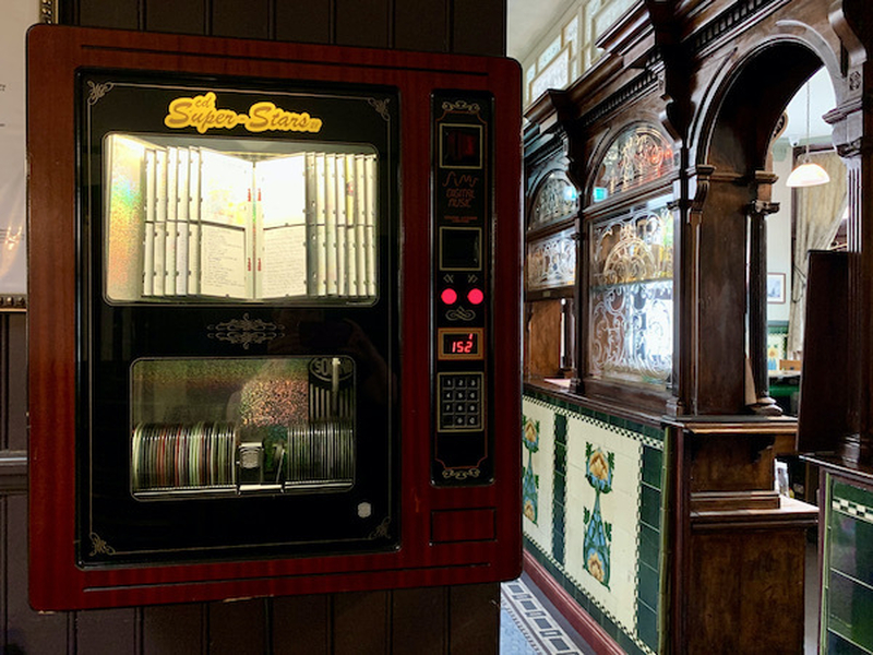 Lion Tavern Moorfields Camra Liverpool Dave Hardman Tithebarn Street Jukebox