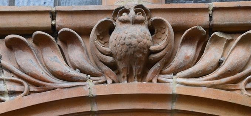 Manchester symbol wise owl Mr Thomas Chop House.jpg