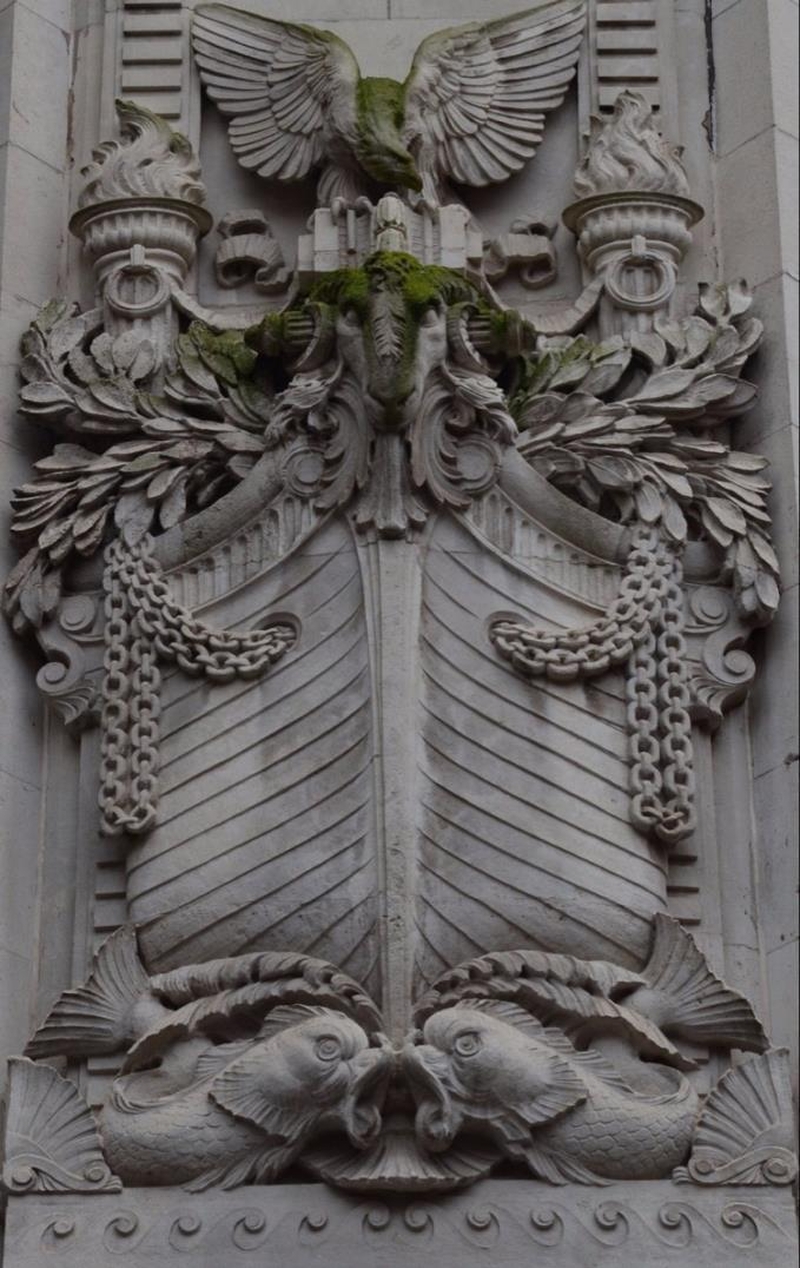 Symbols Of Manchester On And In City Buildings 12