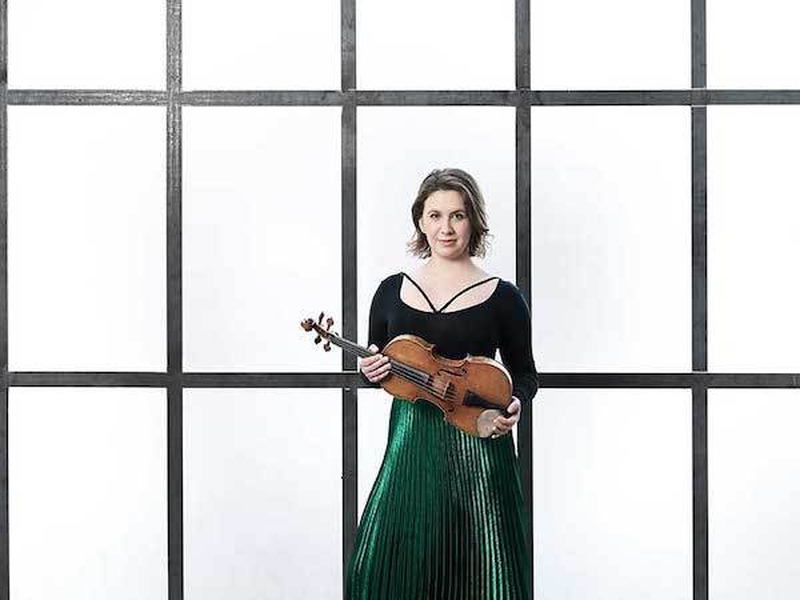 Chloe Hanslip Violinist Permorning With Northern Chamber Orchestra In Manchester In December