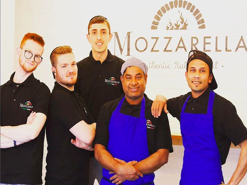 Mozzarella-pizza-takeaway-Prestwich-Kosher-restaurants-2022
