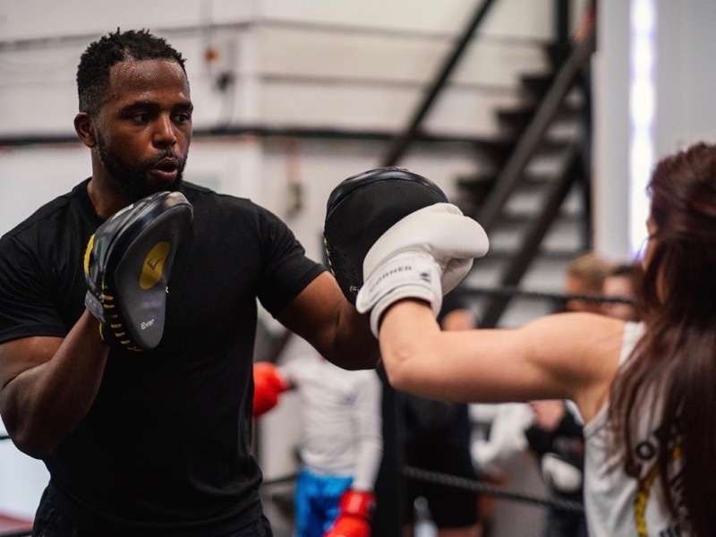 Boxer Marvin Tomlinson training a girl at Corner HQ