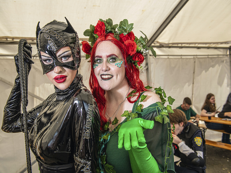 Manchester Comic Con Costumes Poison Ivy And Cat Woman 2022
