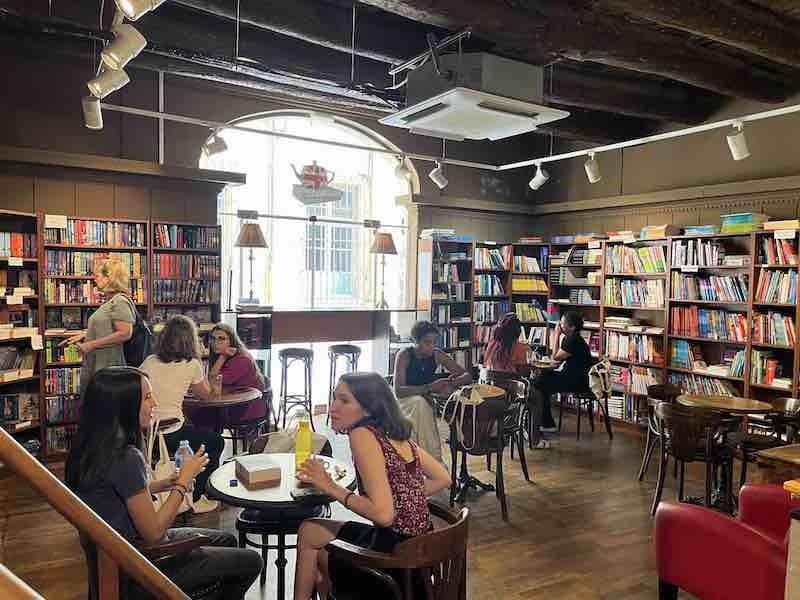 Aix Book In Bar