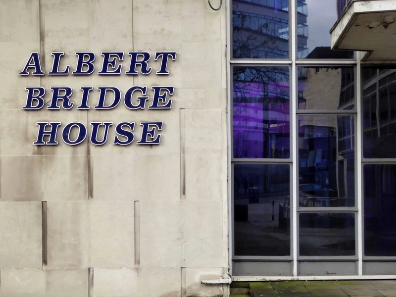 Albert Bridge House 1