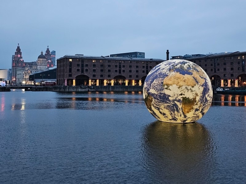 20230515 Luke Jerram Floating Earth