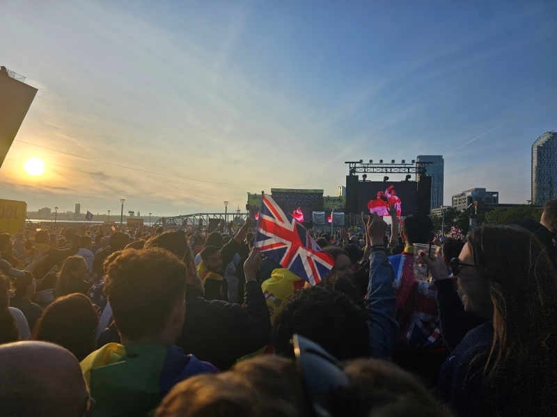 20230513 Uk Flag Crowd 1