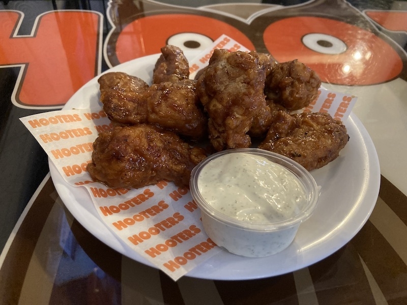 2023 11 17 Hooters Review Chicken Wings