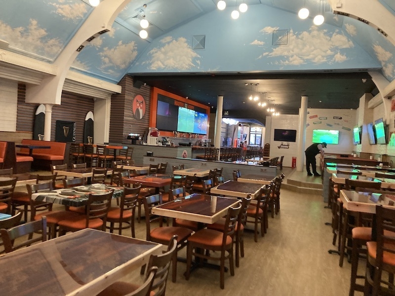 2023 11 17 Hooters Review Interior