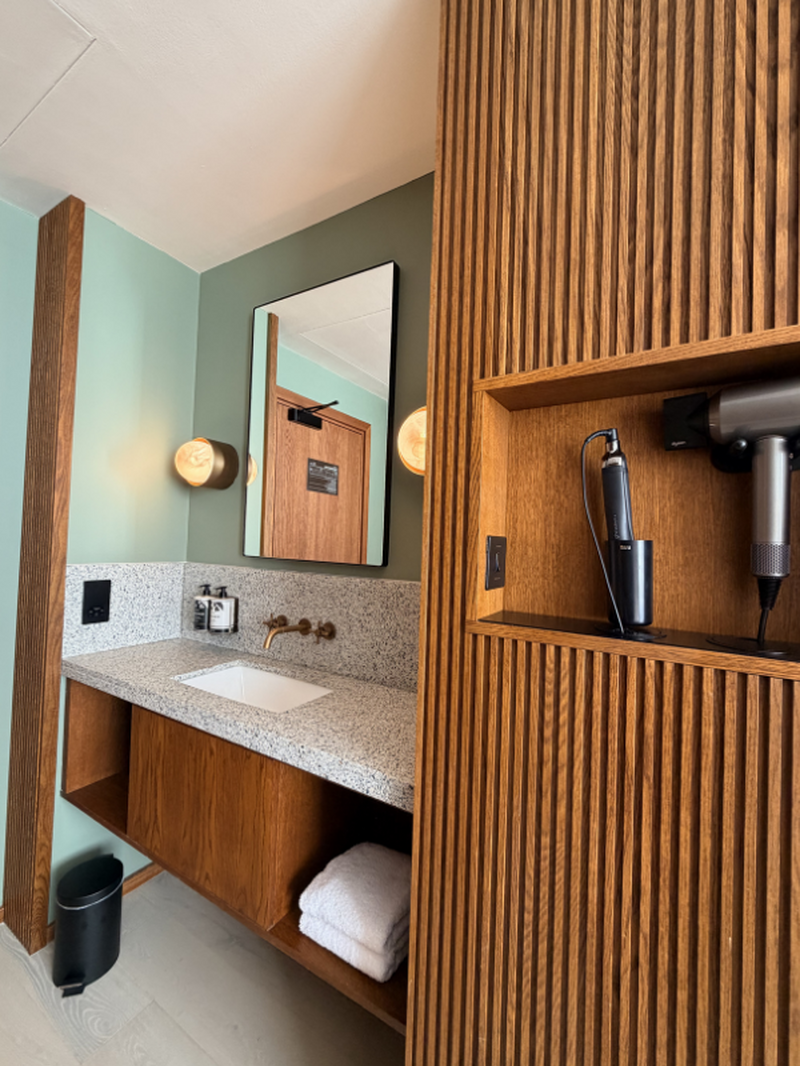 2026 04 05 Mollies Vanity