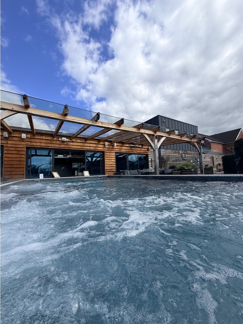 2026 04 22 Manor House Swim Up Bar