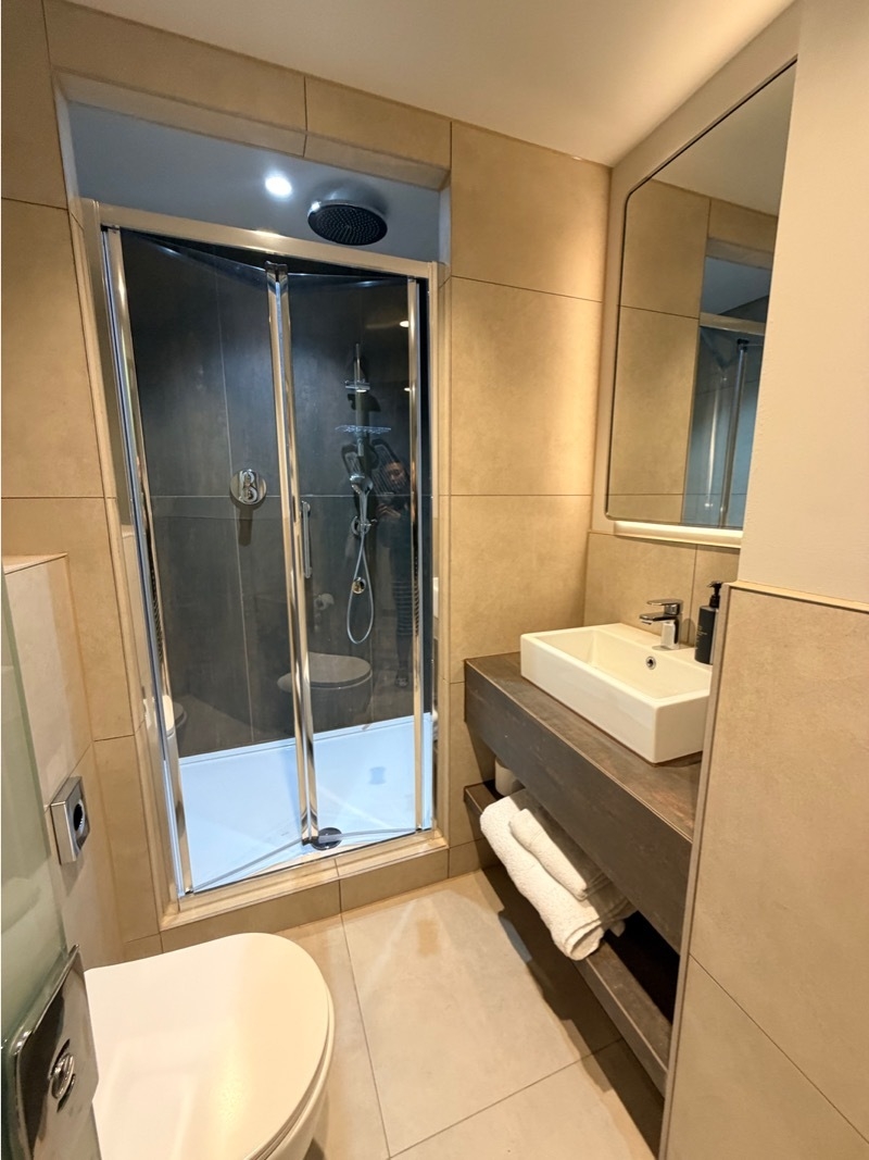 2026 07 31 Aloft Bathroom 1