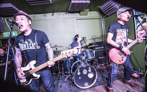 Anger Flares Live Music Chris Mundie Owner Of The Salty Dog In Northwich Freedom Day