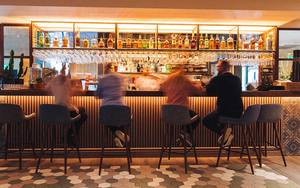 Motley Bar And Restaurant