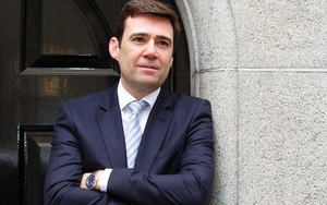 19 10 09 Andy Burnham Bus