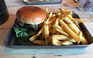 2023 06 23 Wolf Burger Bun