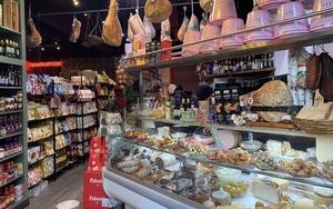 Salvis Original Deli At The Corn Exchange Manchester At Xmas 1200 800