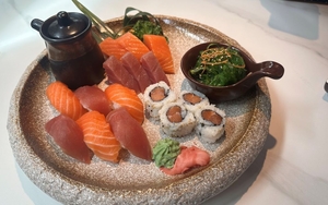 Aka Restaurant And Live Crabs 7