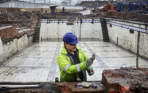 2021 01 13 A Team Of Archaeologists At Mayfield Are Recovering The Tiles From The Site Of The Former Public Baths 3