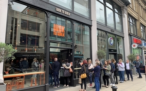 2019 07 04 Wok To Walk Queue