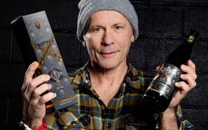 2023 05 03 Bruce Dickinson Of Iron Maiden With Trooper X Ten Year Anniversary Collaboration Beer With Robinsons Brewery