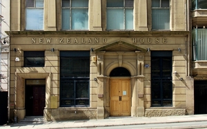 Hooters Liverpool New Zealand House Newz Bar Jobs