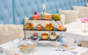 San Carlo Gran Cafe Afternoon Tea On A Cake Stand With Glass Teapot And White Tea Cups