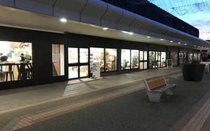 2020 02 17 Beer And Groceries Sale Exterior