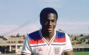 "To Gay Players and Naysayers" - Leeds Professor Advises on Football Homophobia