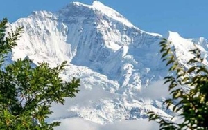 Curlers, cuisine and that gluhwein glow in the Swiss Alps