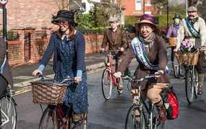 Suffragettes Cycle Through Manchester