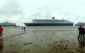 GALLERY | 1.2 million people watch three ships come sailing in