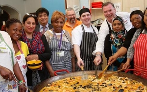 Lunya boss cooks paella for 120 asylum seekers
