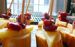 REVIEW | Roja Pinchos