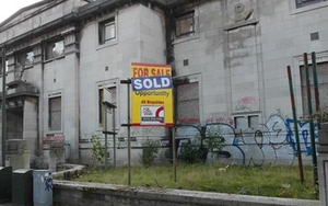 New to Headingley: Decaying Grade-II Listed Historic Building