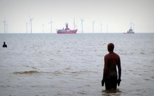 Bar Lightship | The lonely Planet sails away