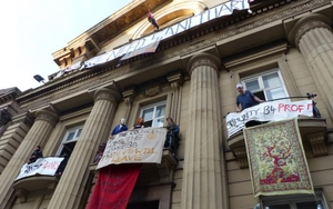 Police swoop on Bank of England. Occupation over