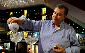 201700801 Peter Kinsella Lunya Gin 1