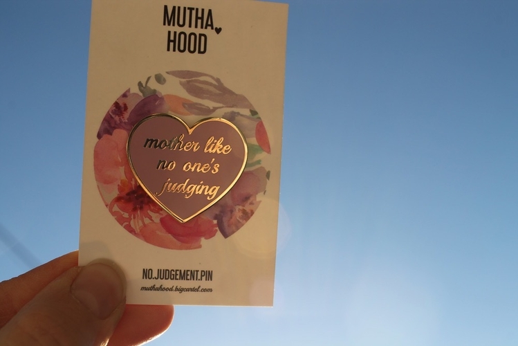 170307 Mothersday Muthahood Pin