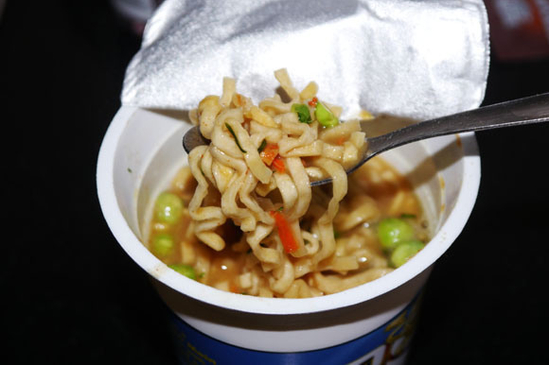 18 01 12 Vegan Junk Food Pot Noodle