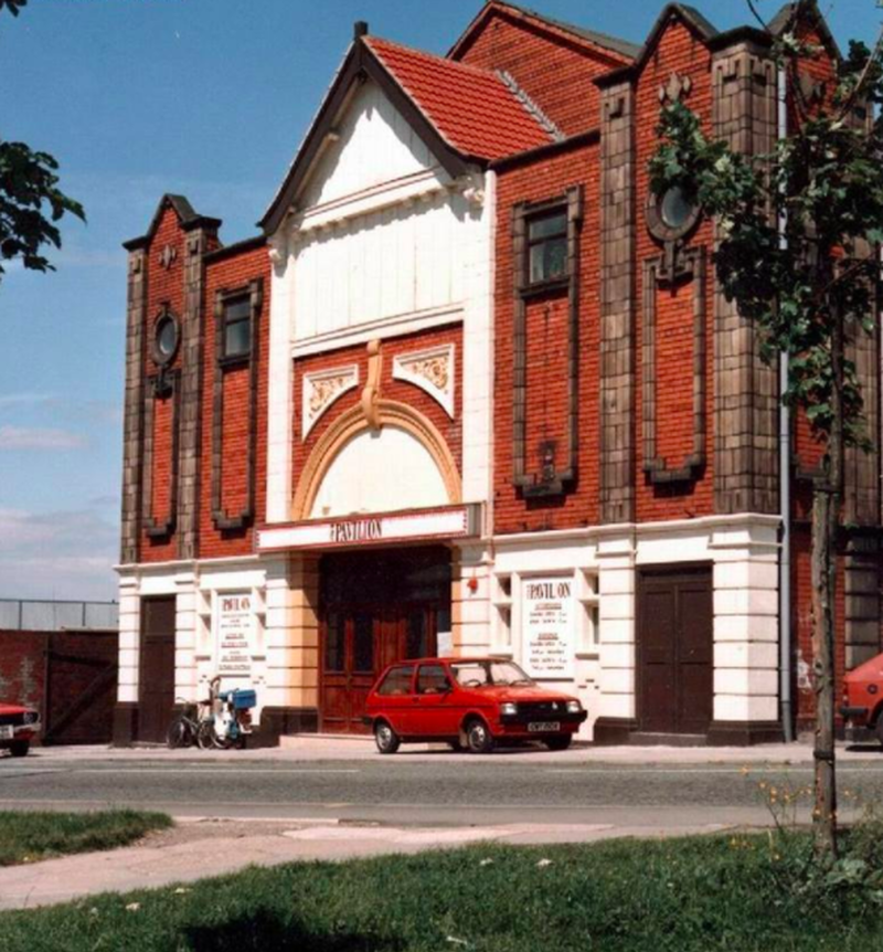 Pubs And Cinemas The Old Pavillion Cinema And Bingo Hall In Newton Heath 1986