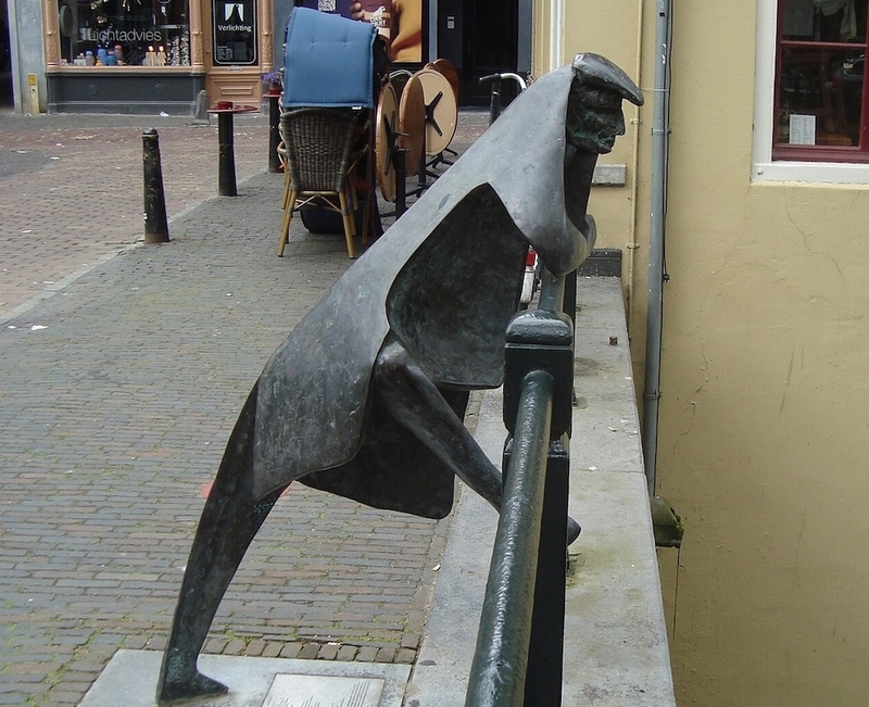 Ut Leaning Statue