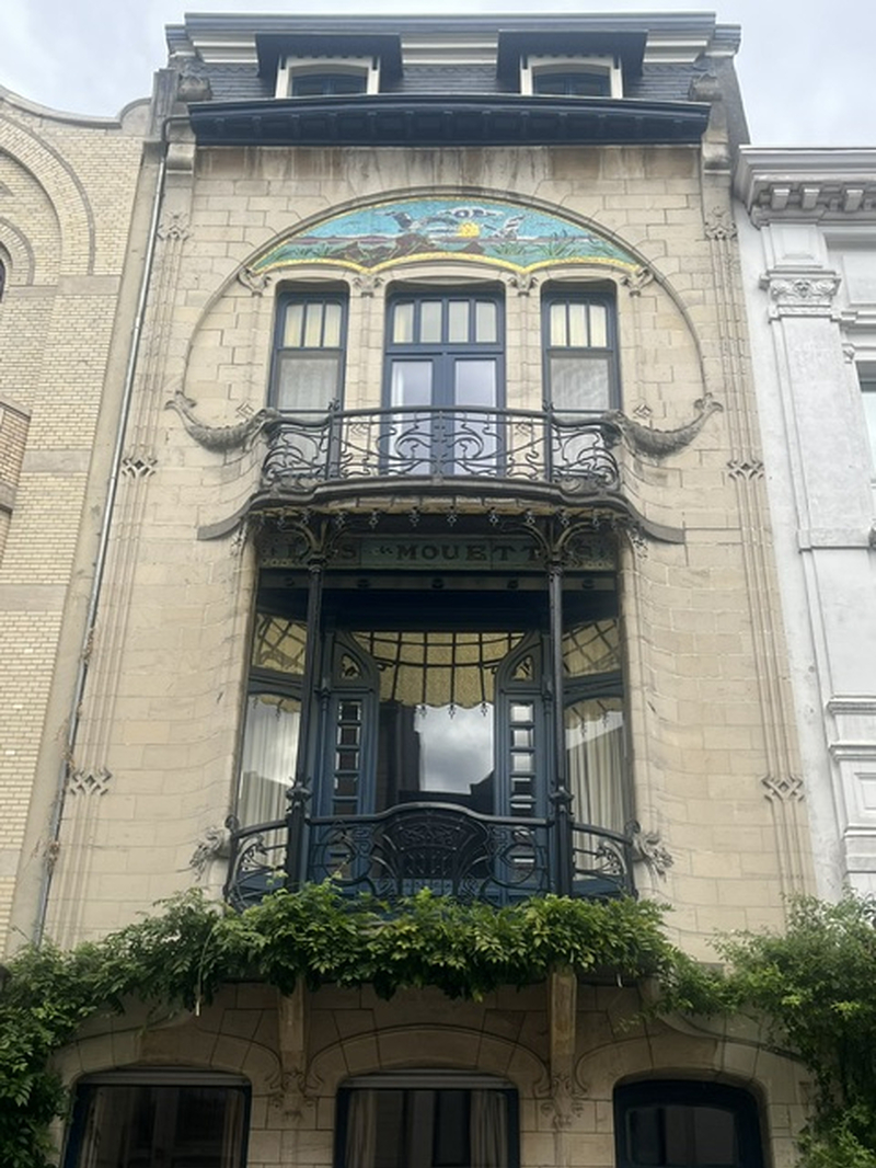Ant Art Nouveau