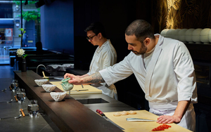 20230601 Musu Omakase Counter Che Andre And Jhon Pouring Miso Soup